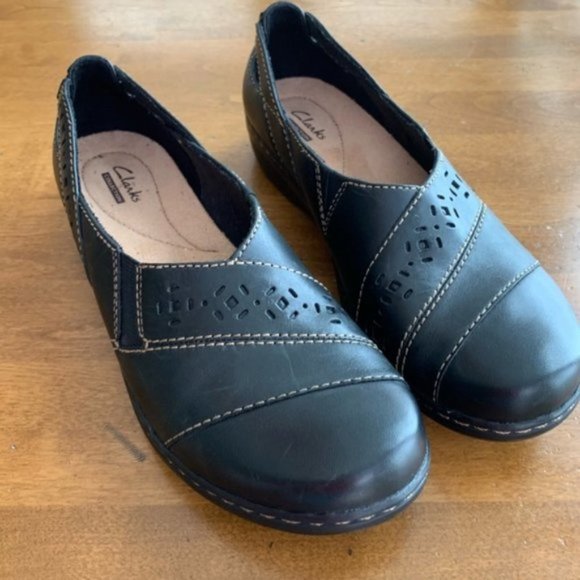 Clarks Shoes - 𝅺NWOT Clark’s Evianna Fig Black Leather Slip On. 8N